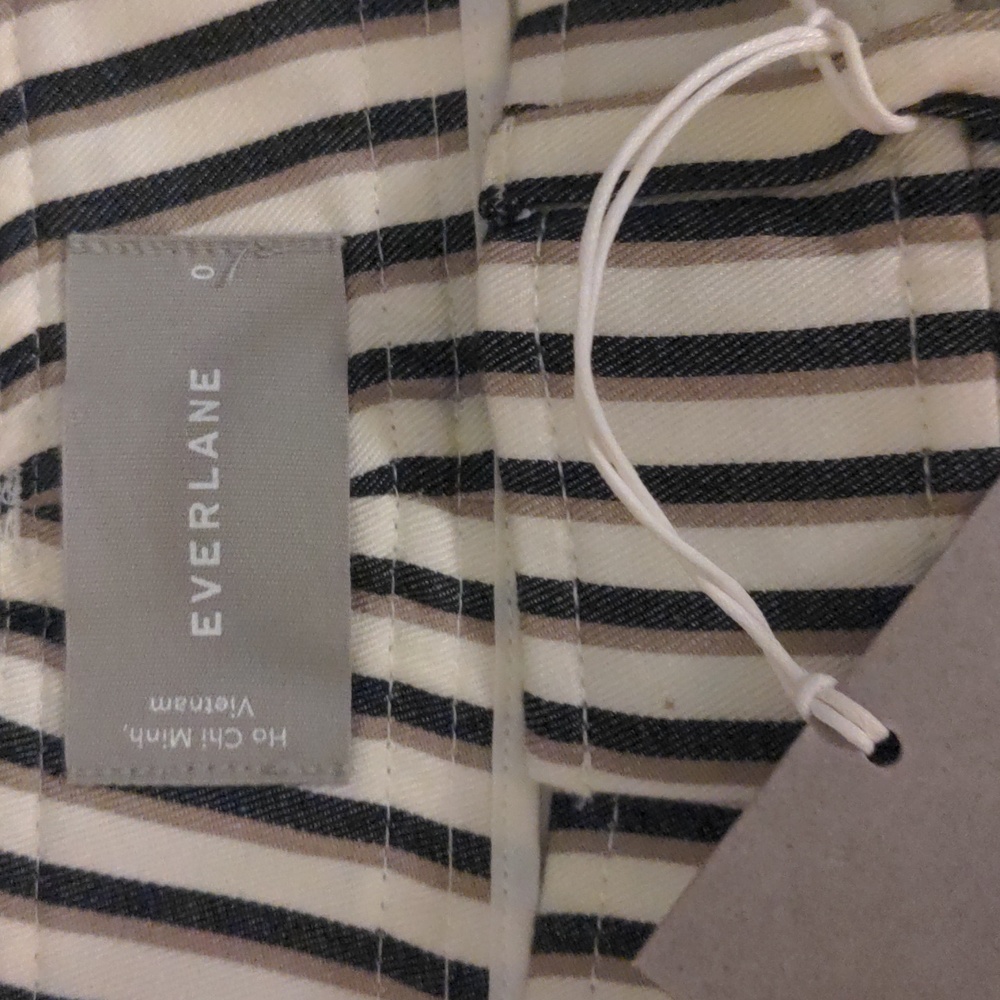 EVERLANE The TENCEL™ Way-High® Taper Pant - Picture 8 of 8